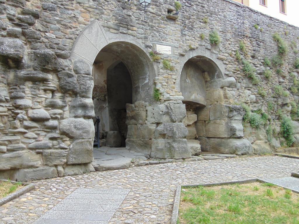 哥尔顿Domus Ghibellinae- Fonte Di San Benedetto公寓 客房 照片